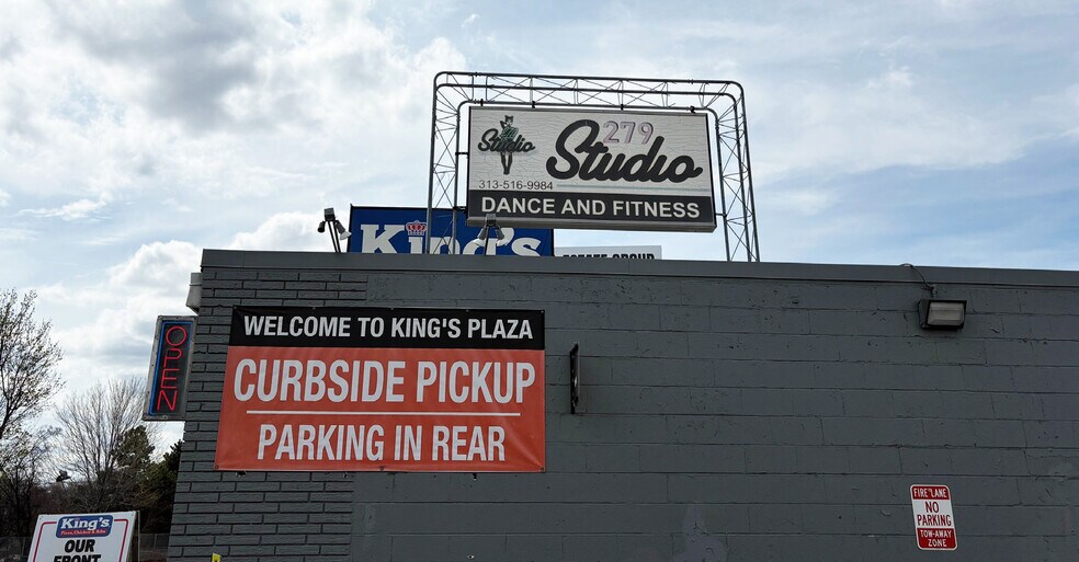 More Photos Of 16269-16279 E 11 Mile Rd, Roseville Restaurant For Lease