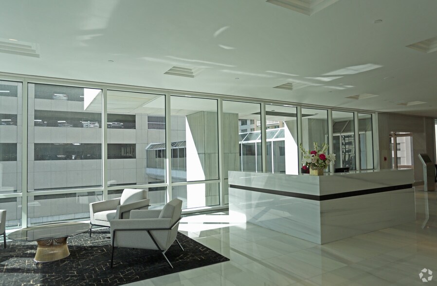 More Photos Of 101 E Kennedy Blvd, Tampa Office For Lease
