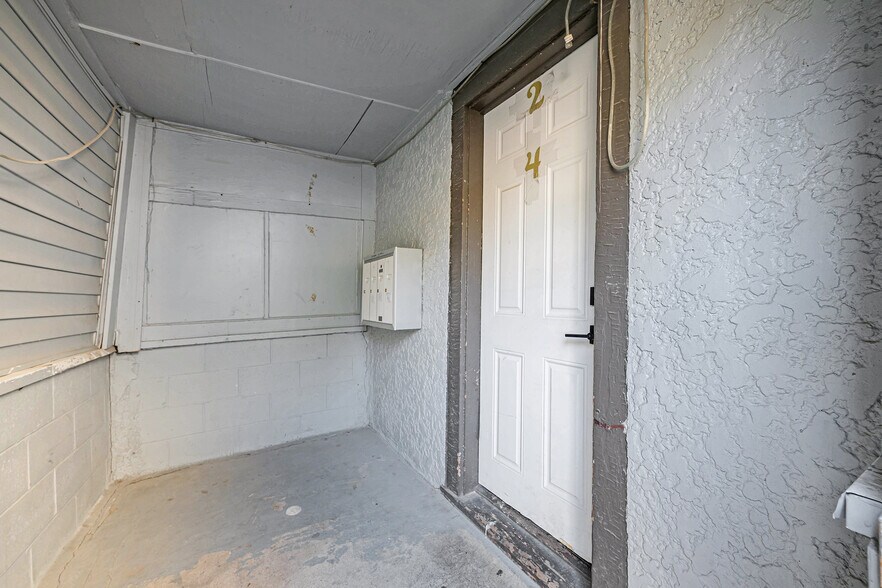 More Photos Of 2501 Poppleton Ave, Omaha Apartments For Sale