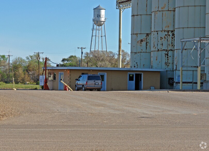 More Photos Of 402 Main Ave, Ralls Office For Sale