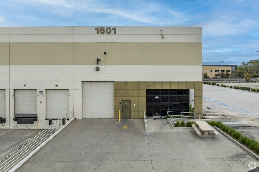 More Photos Of 1601 E Cooley Dr, Colton Distribution For Lease