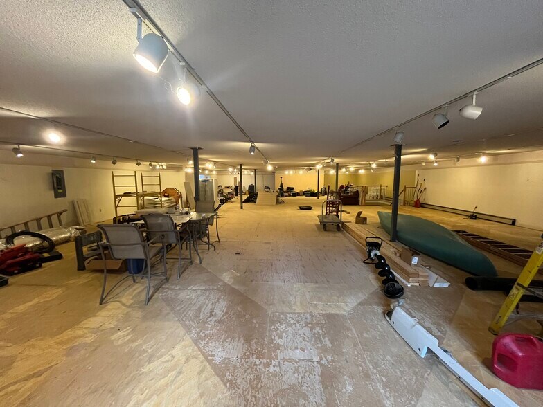 More Photos Of 235 Portland Rd, Gray Office For Lease