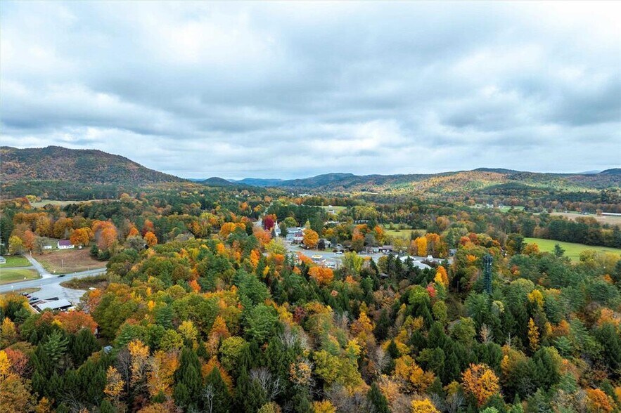 More Photos Of 5122 US-5, Weathersfield Service Station For Sale