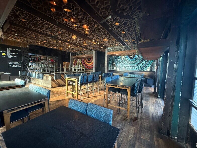 More Photos Of 4935 N Mesa St, El Paso Restaurant For Lease