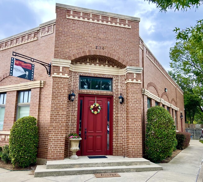 Primary Photo Of 118 Lynn Ave, Lewisville Office For Sale