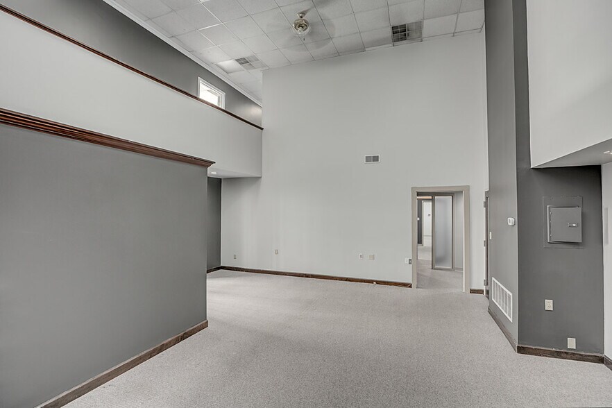 More Photos Of 118 W 5th St, Covington Loft Creative Space For Sale