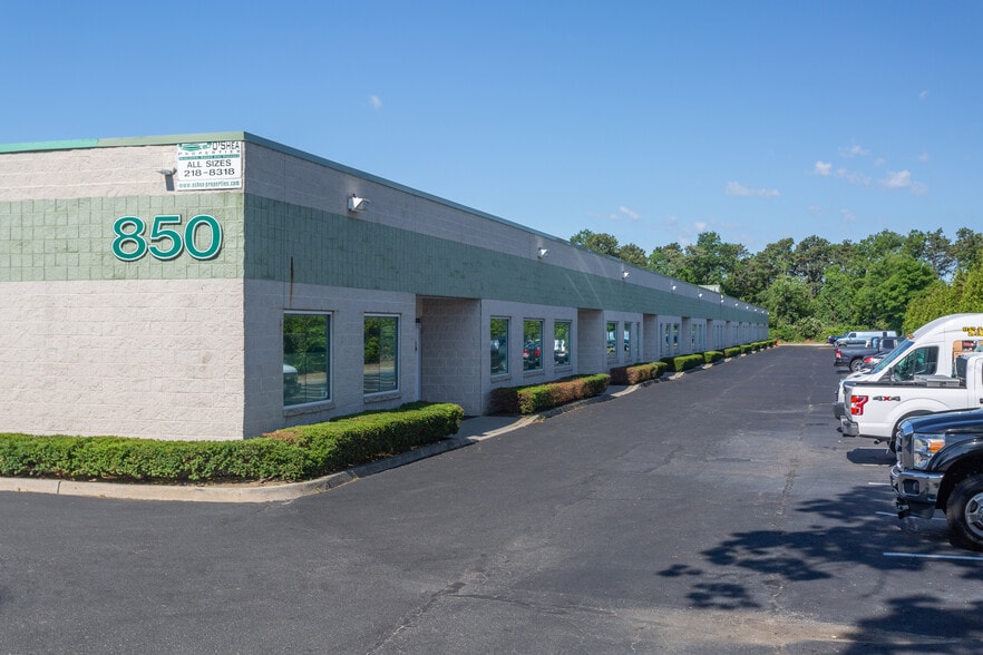 More Photos Of 850 Lincoln Ave, Bohemia Warehouse For Lease