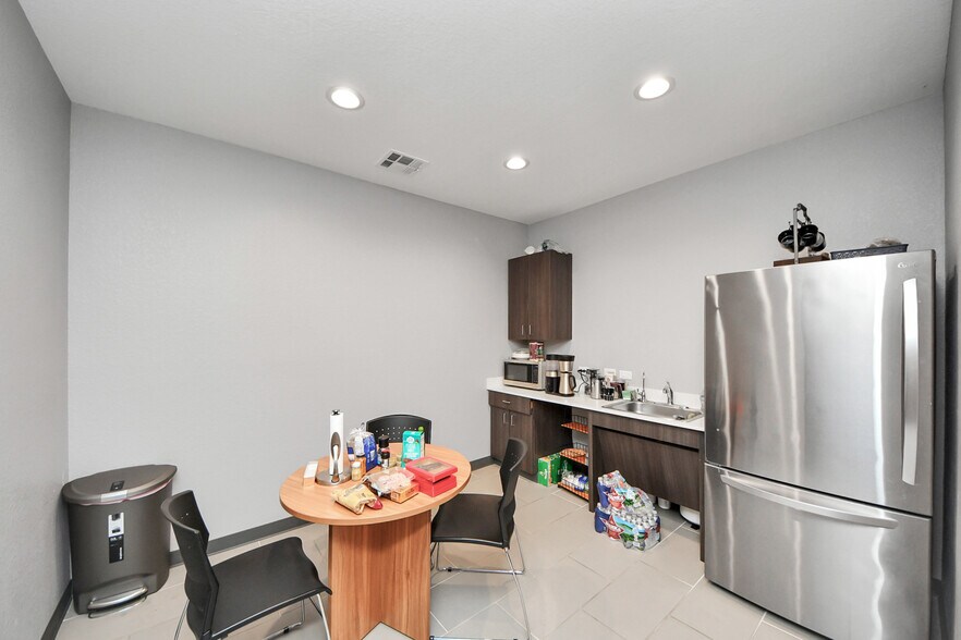 More Photos Of 800 Bonaventure Way, Sugar Land Medical For Sale