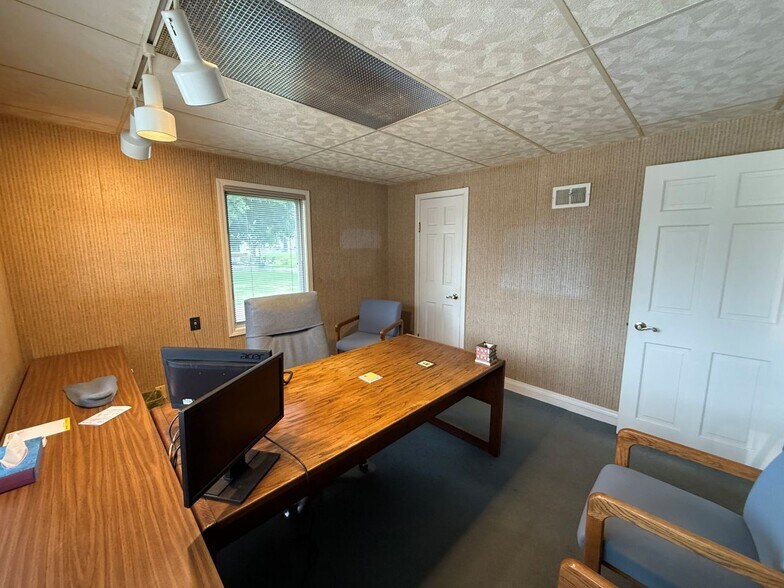 More Photos Of N4080 Hwy E, Freedom Office For Sale