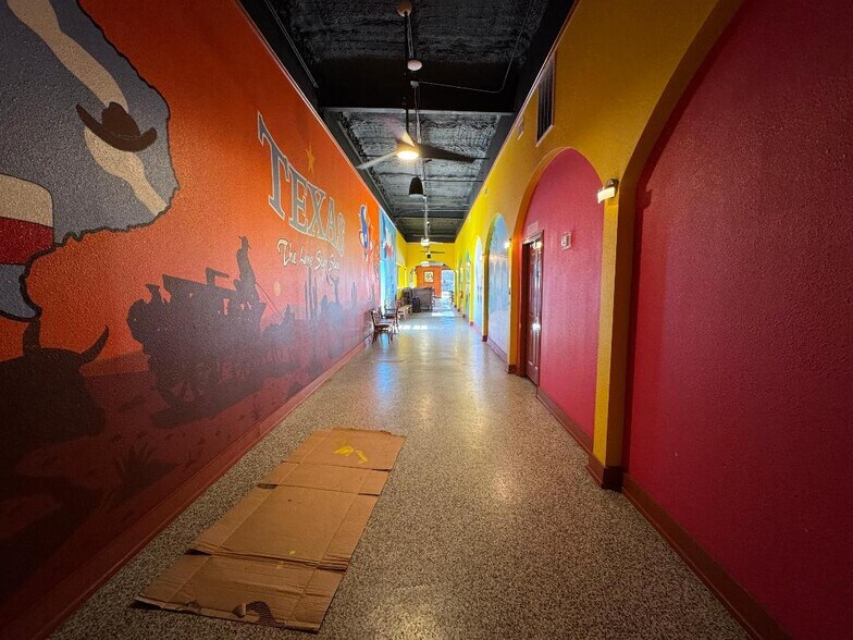 More Photos Of 1906-1908 N Frazier St, Conroe Health Club For Lease