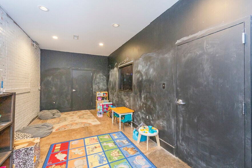 More Photos Of 107 E Orr St, Anderson Specialty For Sale