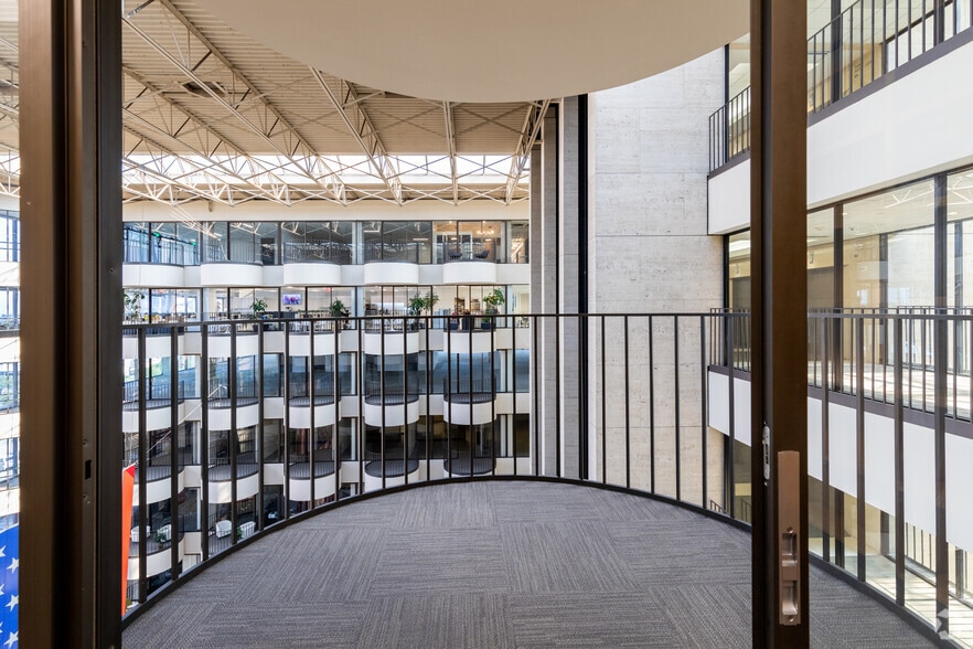 More Photos Of 5065-5075 Westheimer Rd, Houston Office For Lease