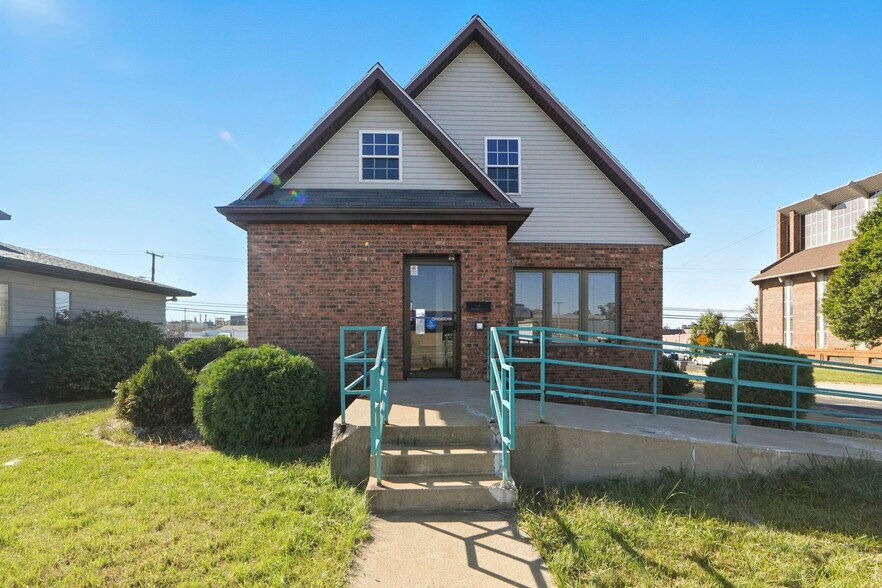 Primary Photo Of 1804 E Center St, Warsaw Loft Creative Space For Sale