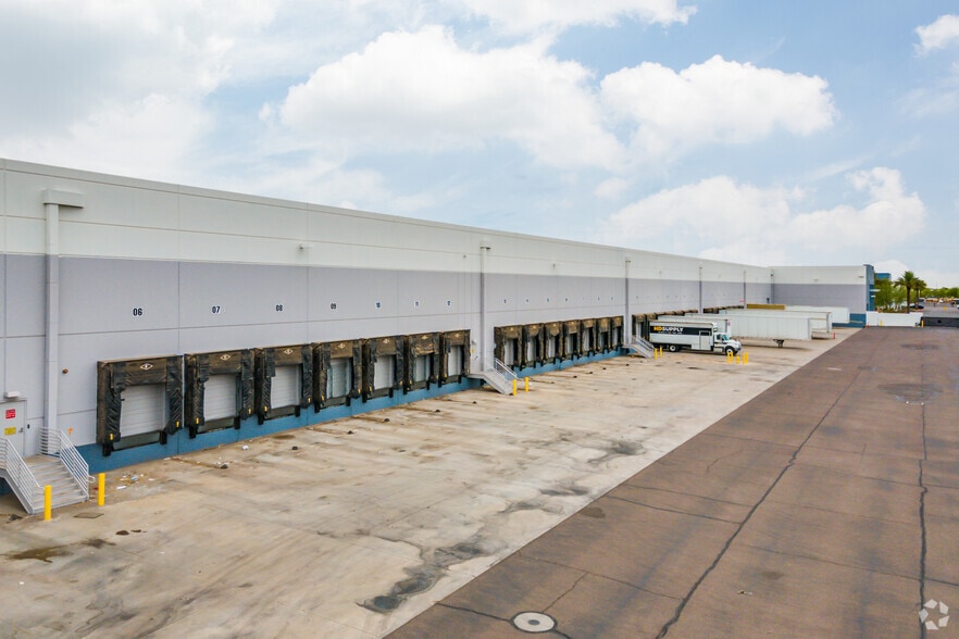 More Photos Of 6825 W Buckeye Rd, Phoenix Distribution For Lease