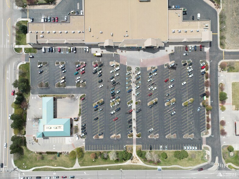 More Photos Of 1525 Main St, Windsor General Retail For Lease