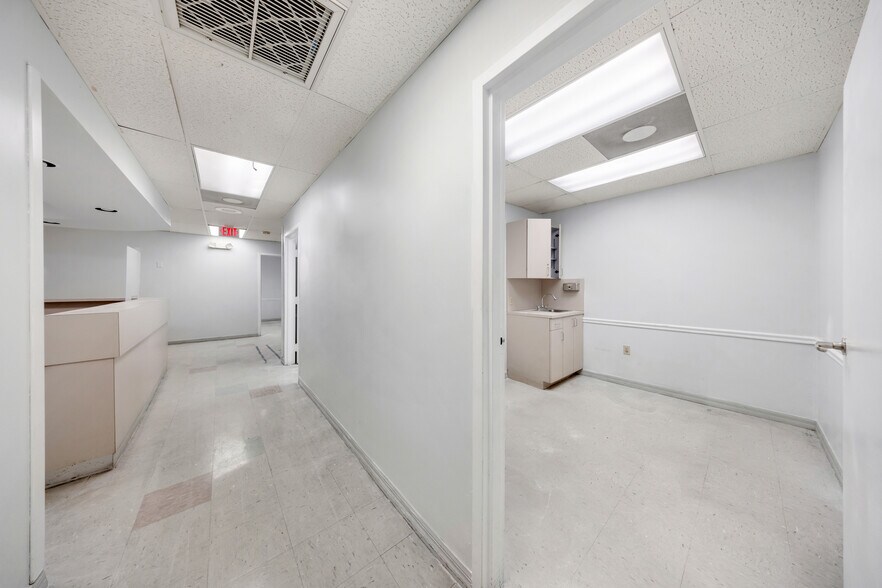 More Photos Of 2901 NW 17th Ave, Miami Office For Sale