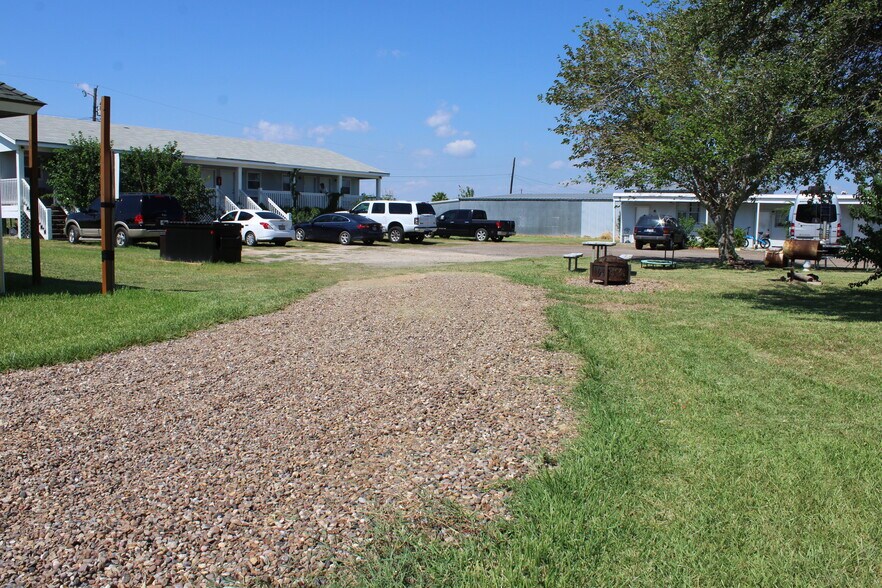More Photos Of 1330 S Commercial St, Aransas Pass Hotel For Sale