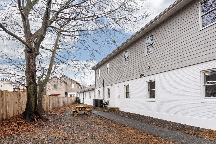 More Photos Of 699 Fall River Ave, Seekonk Medical For Sale