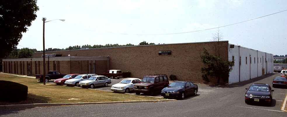More Photos Of 47 6th St, East Brunswick Manufacturing For Lease