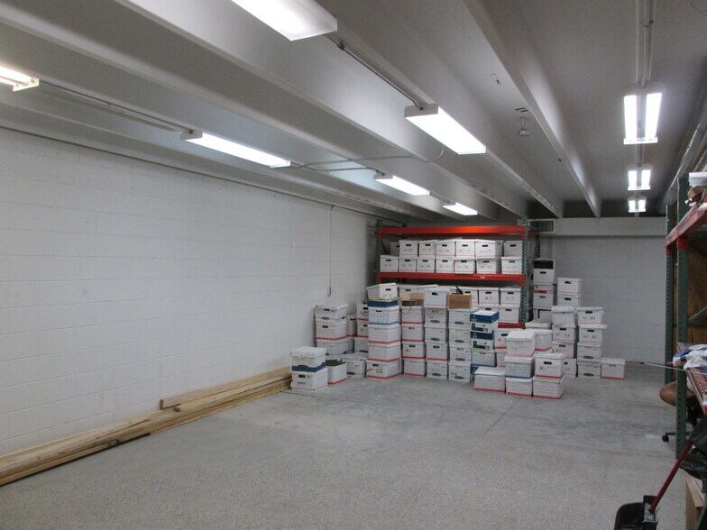 More Photos Of 100 W Burleigh Blvd, Tavares General Retail For Lease