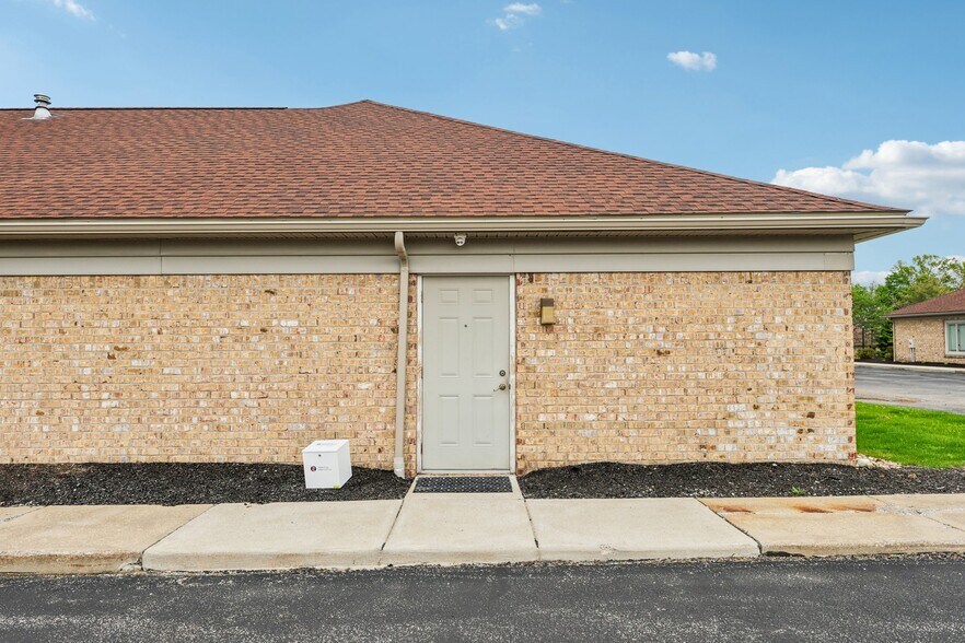 More Photos Of 819 Southwestern Run, Youngstown Medical For Sale