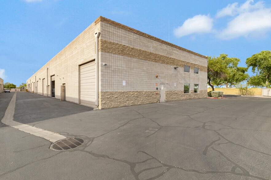 More Photos Of 1745 W Deer Valley Rd, Phoenix Light Distribution For Lease