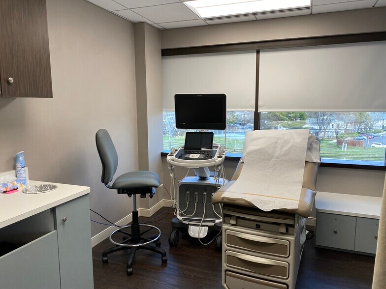 More Photos Of 12800 Middlebrook Rd, Germantown Office For Sale
