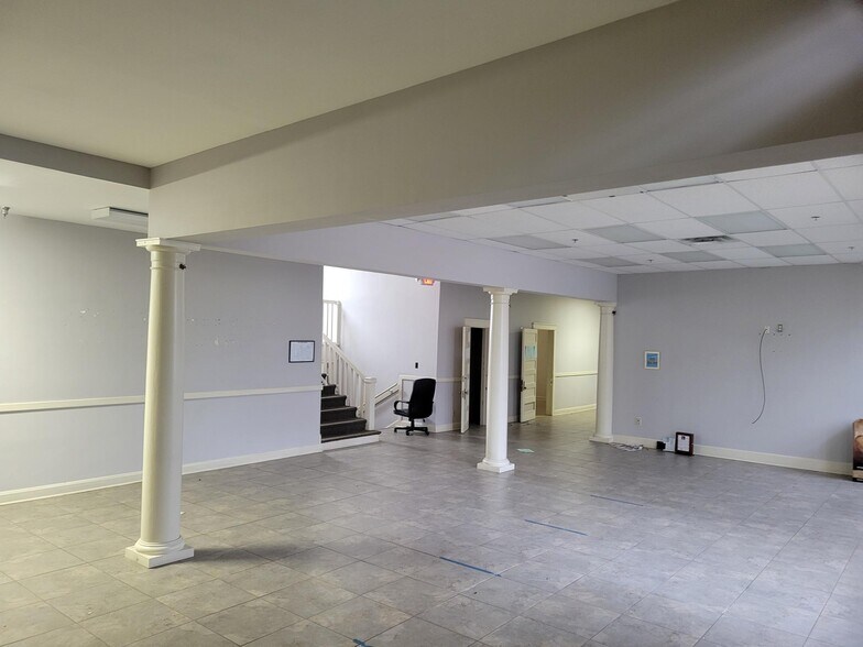 More Photos Of 1087 Alice Ave, Memphis Office For Sale