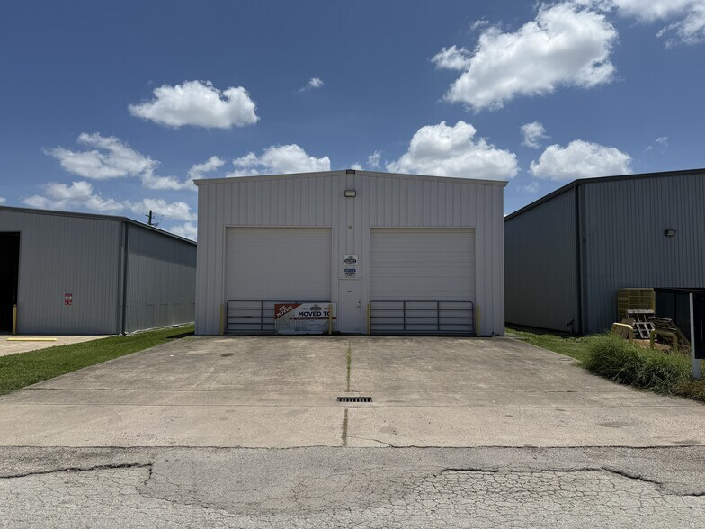 More Photos Of 1408 Illinois Ave, South Houston Warehouse For Lease