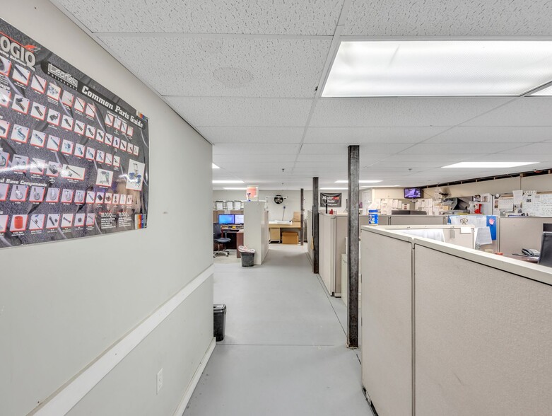 More Photos Of 39 Nott Hwy, Ashford Storefront For Sale