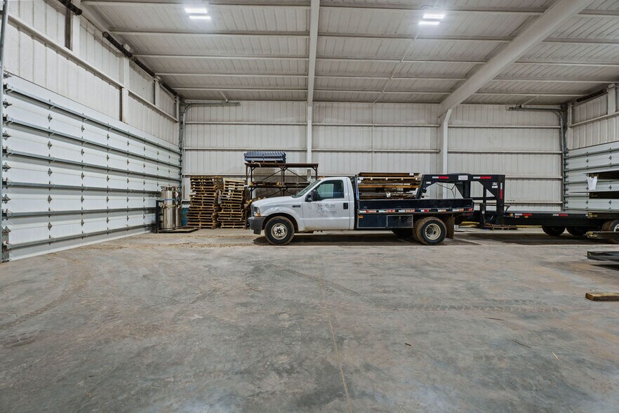 More Photos Of 3917 Clovis Rd, Lubbock Warehouse For Lease