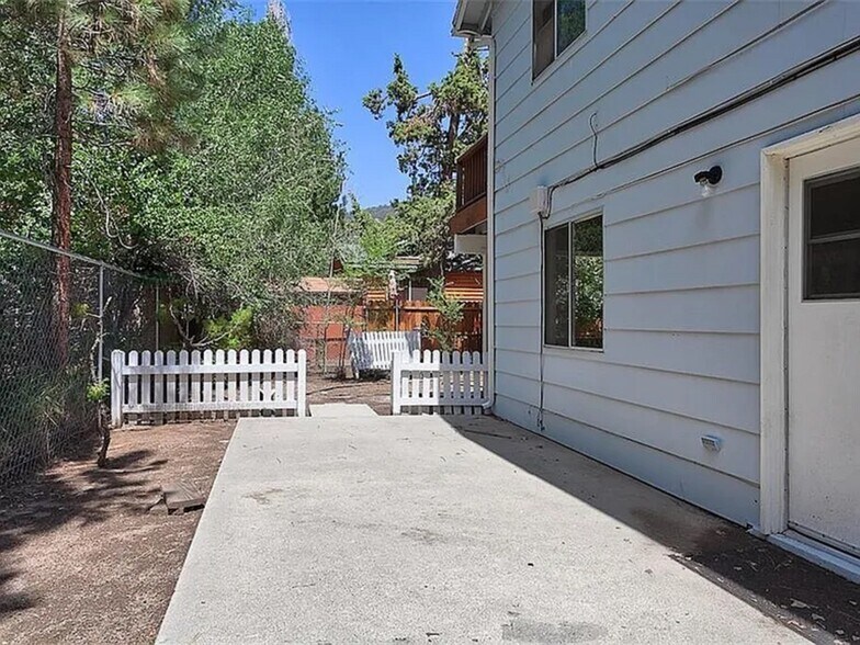 More Photos Of 1017 Greenway Dr, Big Bear City Multifamily For Sale