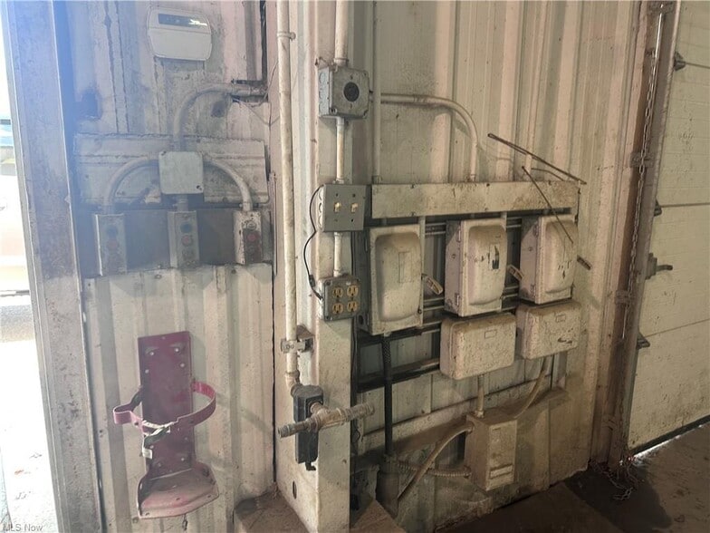 More Photos Of 54760 Neffs Bellaire Rd, Bellaire Warehouse For Lease