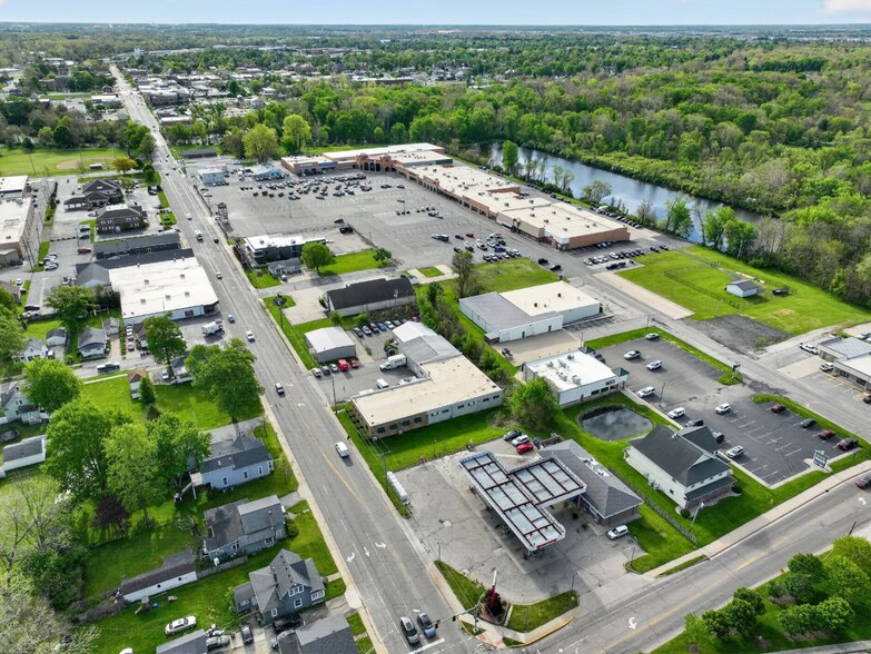 More Photos Of 808 W Lincoln Ave, Goshen Light Distribution For Sale