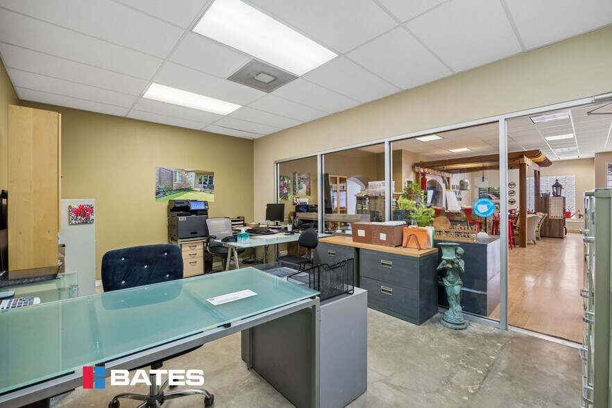 More Photos Of 4819 Vicksburg St, Dallas Showroom For Sale