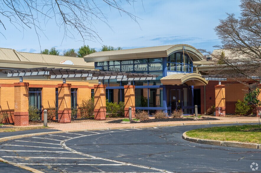 More Photos Of 71 Frankland Rd, Hopkinton Manufacturing For Lease