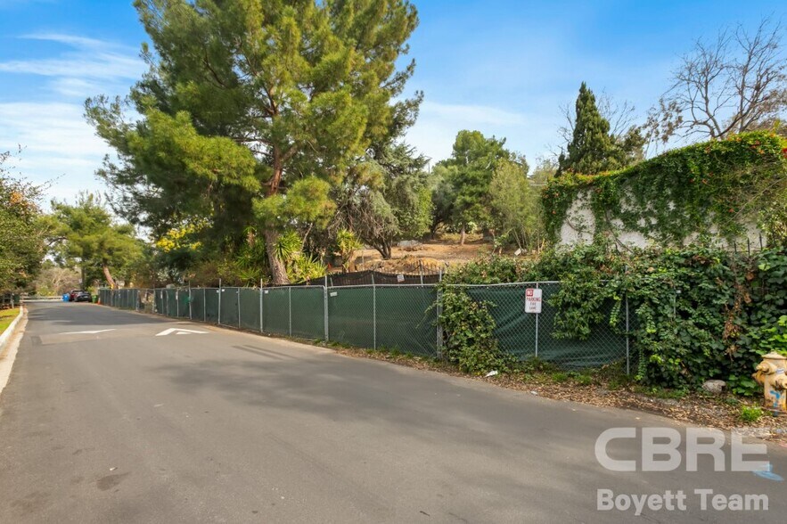 More Photos Of 1104-1114 Oak Grove Dr, Los Angeles Land For Sale