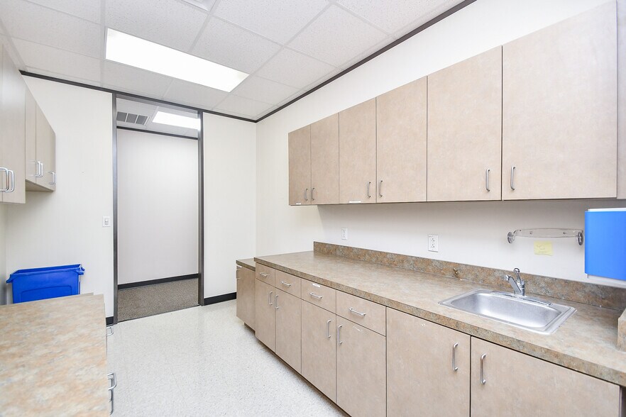 More Photos Of 15366 Park Row, Houston Office For Sale