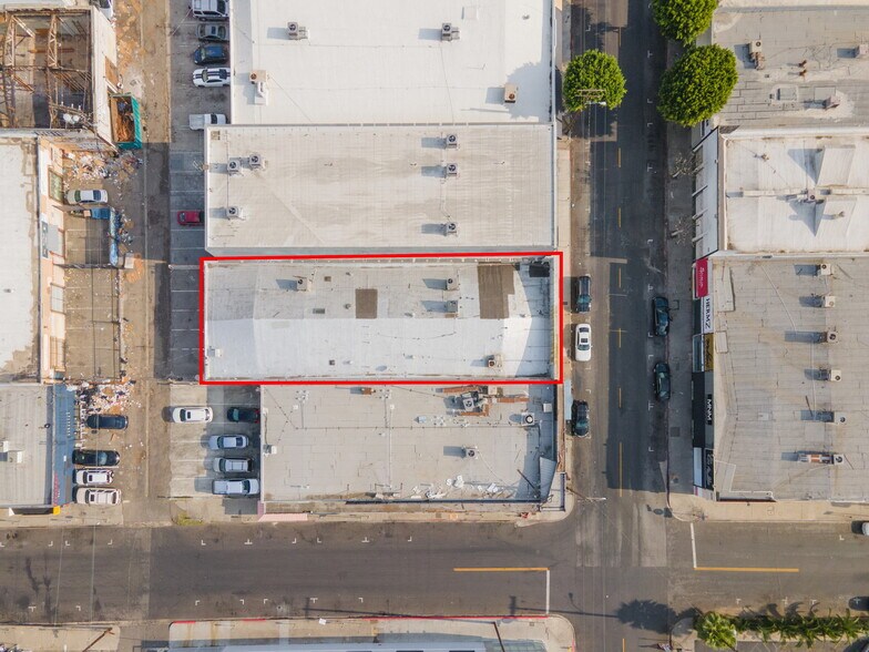 More Photos Of 1329-1333 Santee St, Los Angeles Storefront For Lease