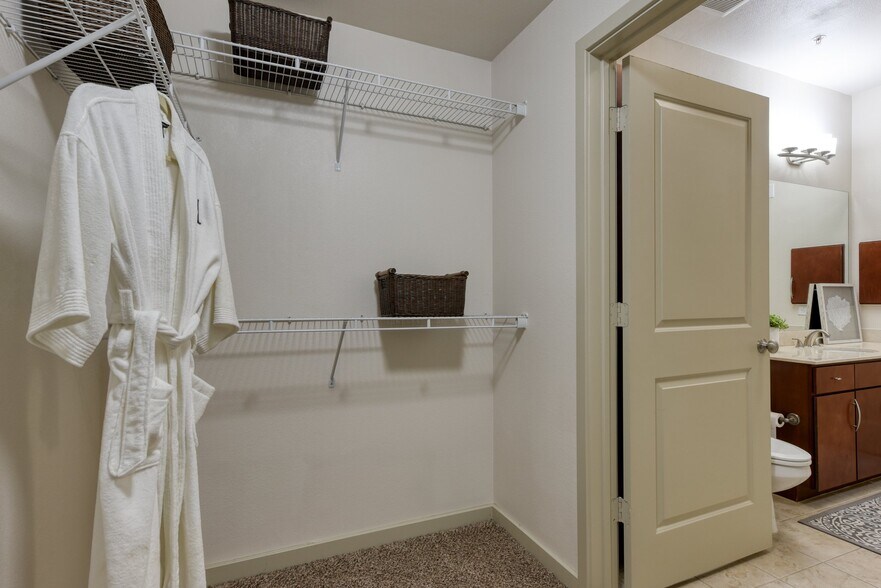 More Photos Of 300 E Basse Rd, San Antonio Apartments For Lease