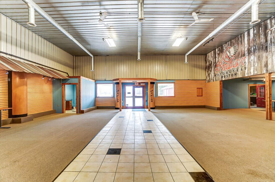 More Photos Of 20660 W Bowling Green Road, Weston Auto Repair For Lease