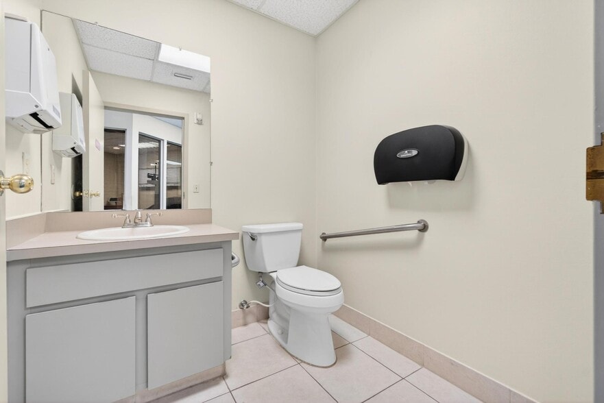More Photos Of 500 Vonderburg Dr, Brandon Medical For Sale