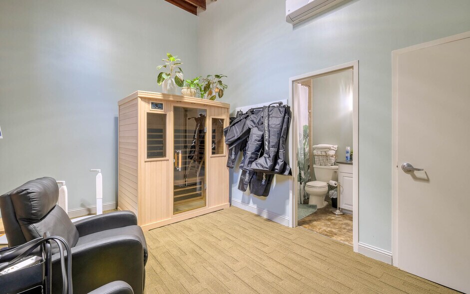 More Photos Of 2302 Main St, Waller Office For Sale