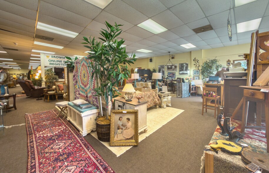 More Photos Of 6712 Williamson Rd, Hollins Freestanding For Sale