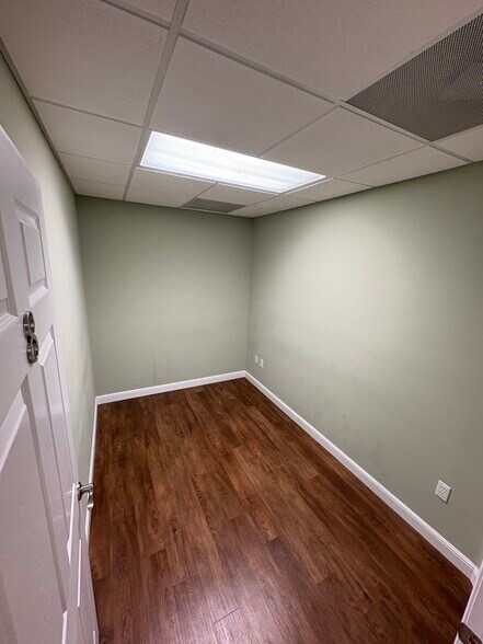 More Photos Of 9066 Cypress Green Dr, Jacksonville Medical For Sale