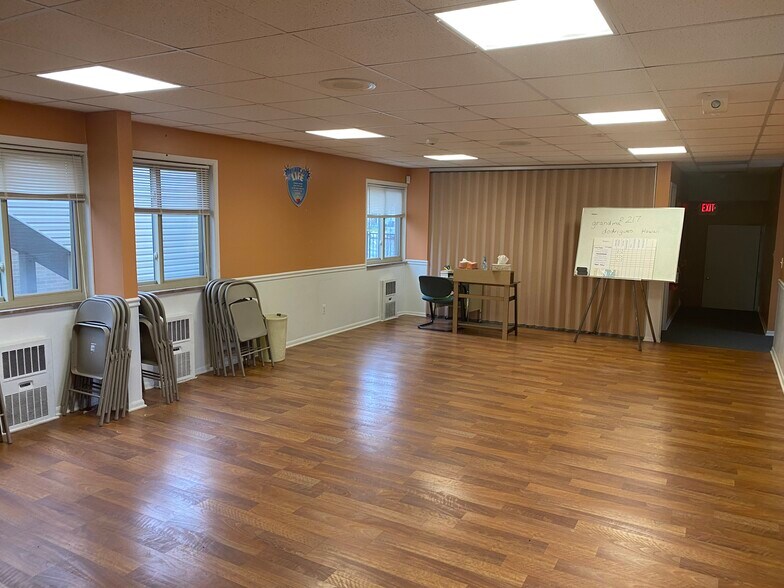 More Photos Of 19621 Wood St, Melvindale Religious Facility For Sale