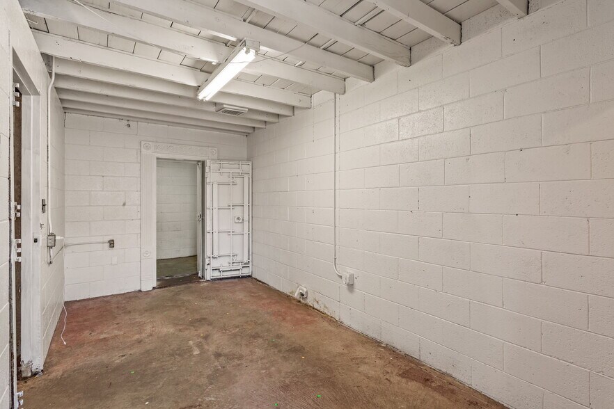 More Photos Of 1128 S Elgin Ave, Tulsa Warehouse For Lease