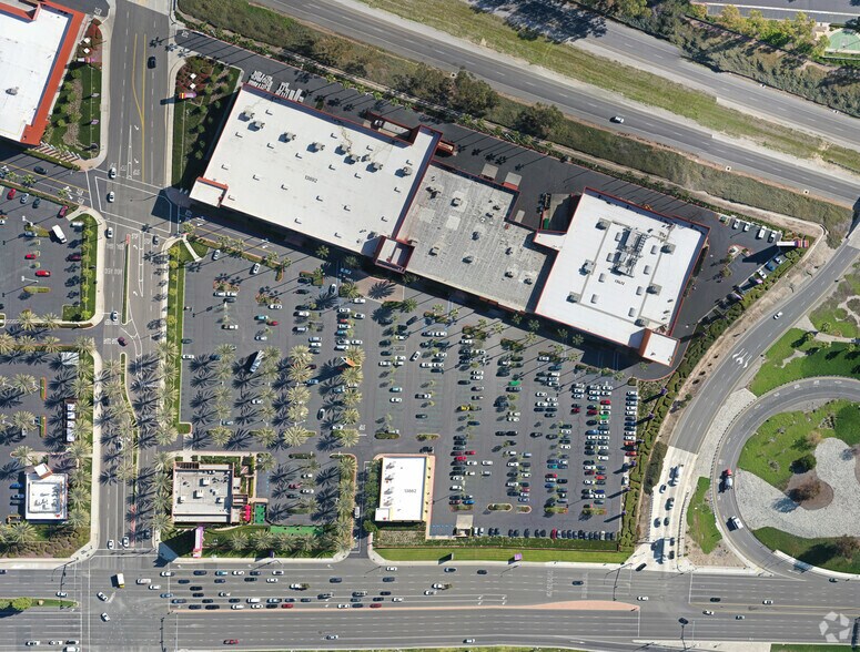 More Photos Of 2915-3011 El Camino Real, Tustin Unknown For Lease