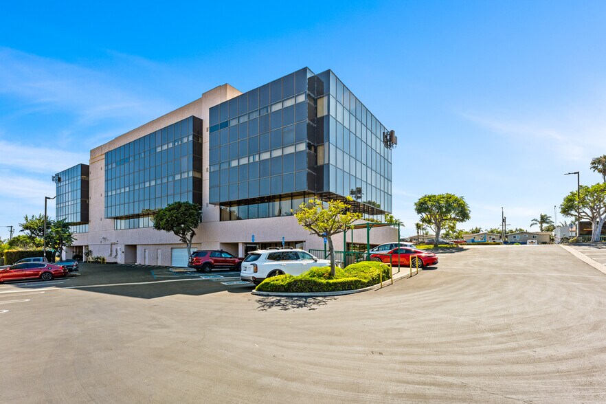 More Photos Of 20422 Beach Blvd, Huntington Beach Office For Lease