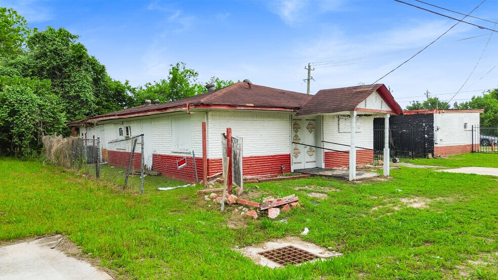 More Photos Of 3725 Reed Rd, Houston Specialty For Sale